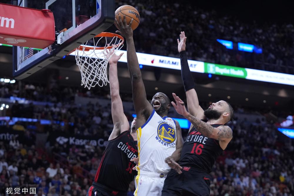 的欢呼声中 的欢呼声中