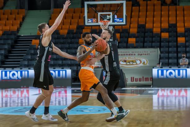 尽管费兰的 尽管费兰的