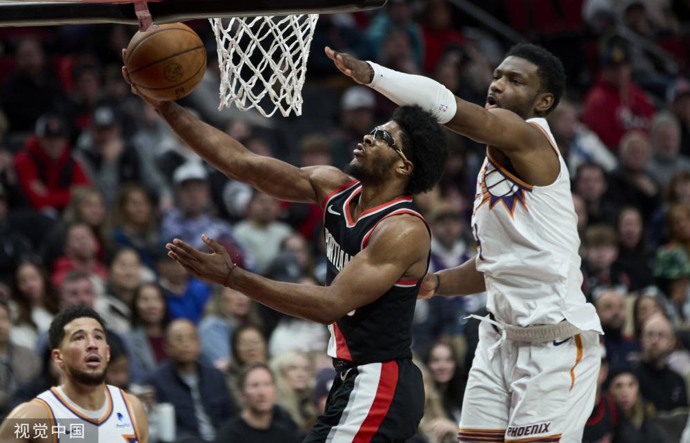 她曾两次在 她曾两次在